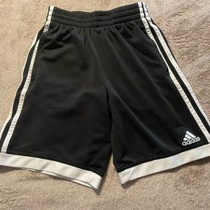 Boys adidas black and white shorts-S (8)